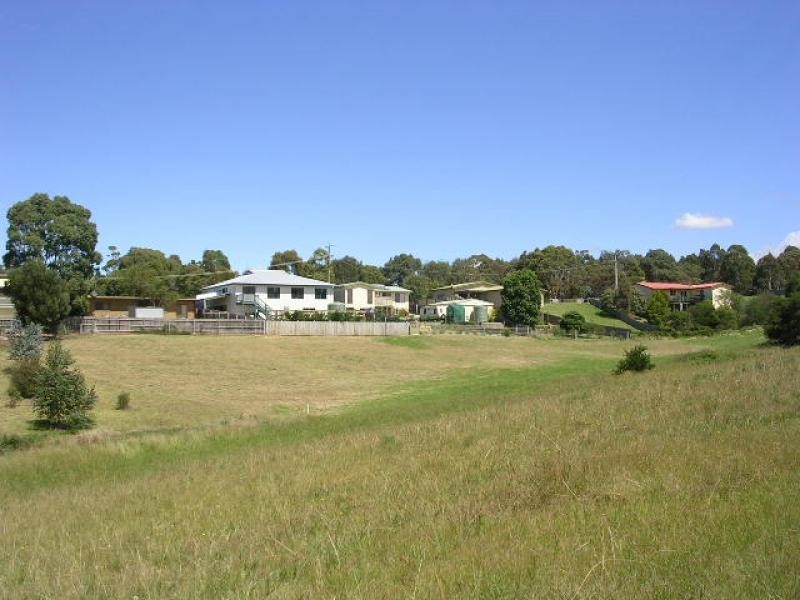 23 Campbell Grove, Lakes Entrance VIC 3909