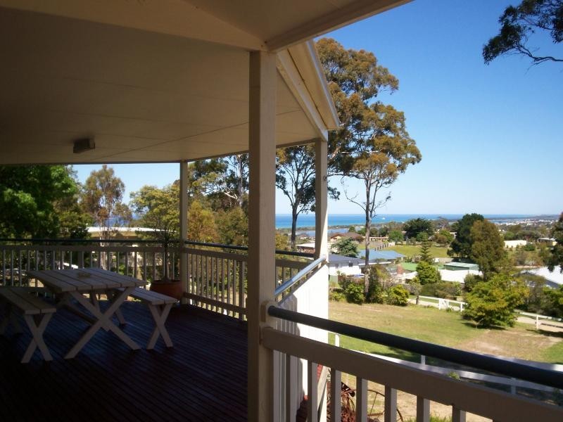 3 Ocean View Parade, Lakes Entrance VIC 3909
