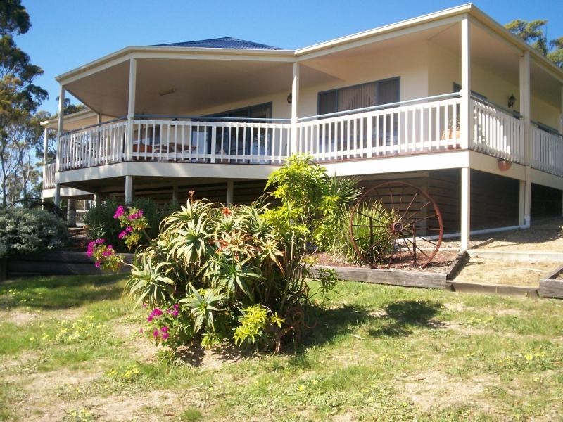 3 Ocean View Parade, Lakes Entrance VIC 3909