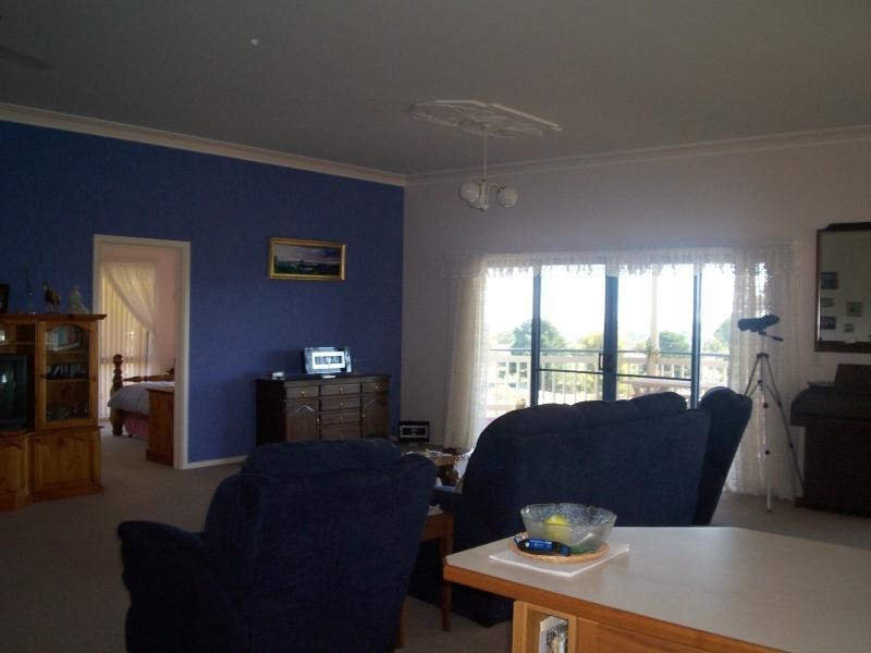 3 Ocean View Parade, Lakes Entrance VIC 3909
