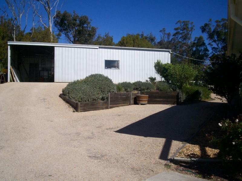 3 Ocean View Parade, Lakes Entrance VIC 3909