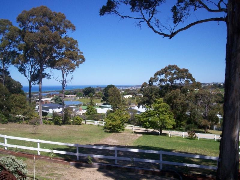 5 Oceanview Parade, Lakes Entrance VIC 3909