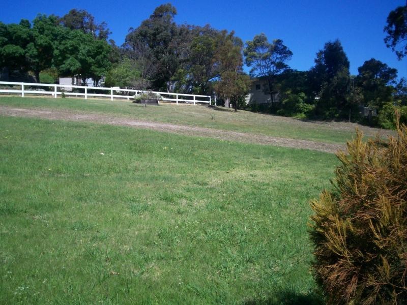 5 Oceanview Parade, Lakes Entrance VIC 3909