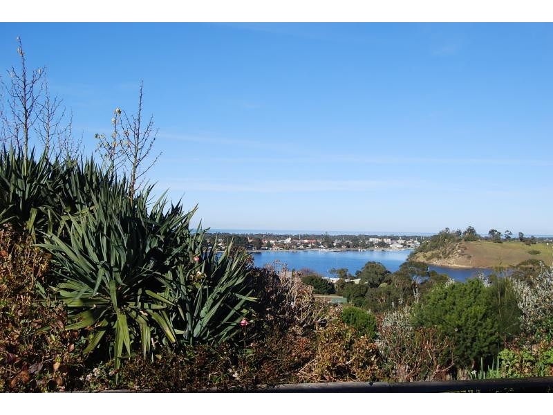 5 Bass Close, Lakes Entrance VIC 3909
