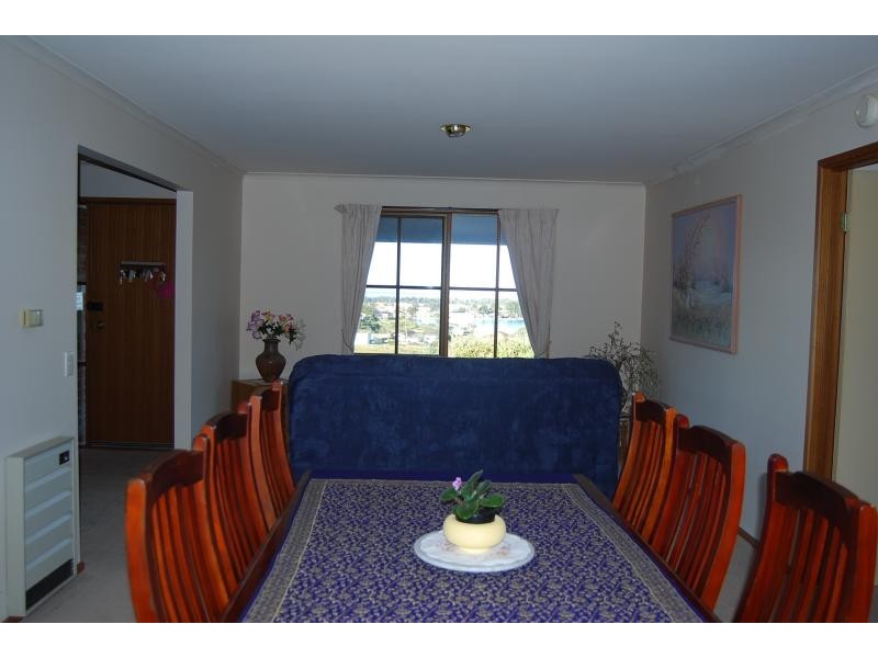 5 Bass Close, Lakes Entrance VIC 3909