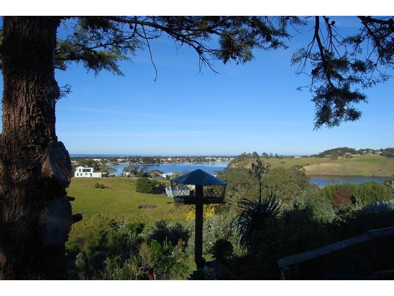 5 Bass Close, Lakes Entrance VIC 3909