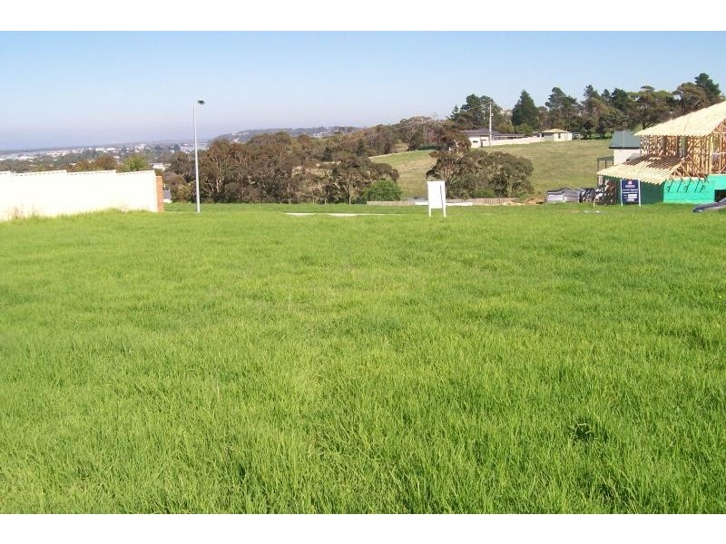 26 SEA LAKES CLOSE, Lakes Entrance VIC 3909