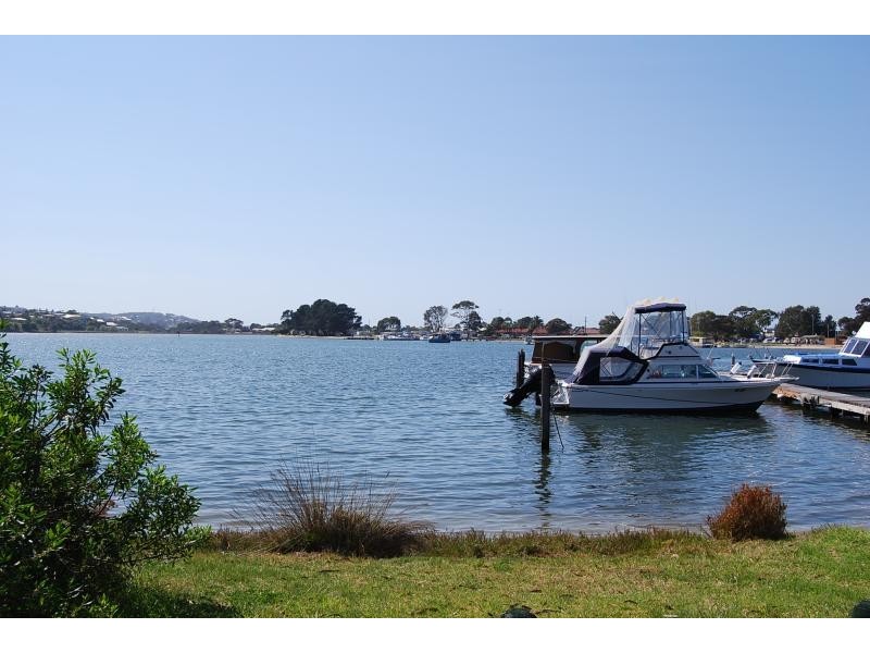 15 Clara Street, Lakes Entrance VIC 3909