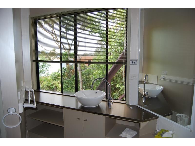 15 Clara Street, Lakes Entrance VIC 3909