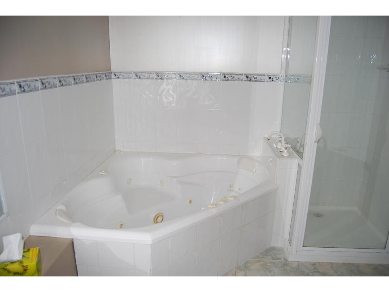 15 Clara Street, Lakes Entrance VIC 3909