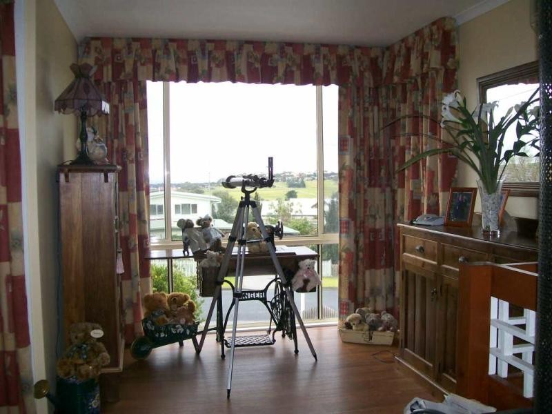 90 Capes Rd, Lakes Entrance VIC 3909