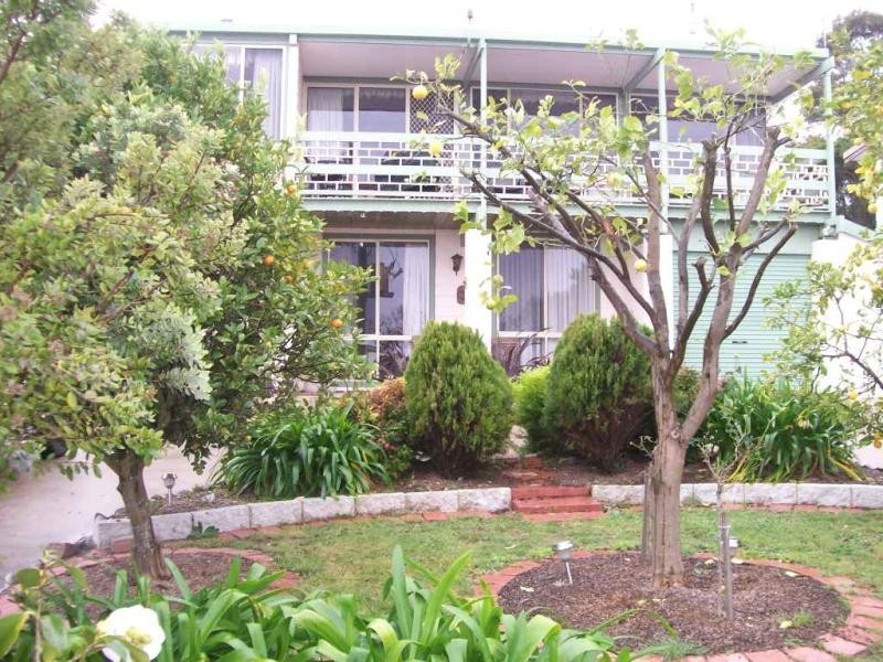 90 Capes Rd, Lakes Entrance VIC 3909