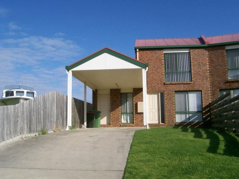 Unit 4/8 Bung Yarnda Crt, Lakes Entrance VIC 3909