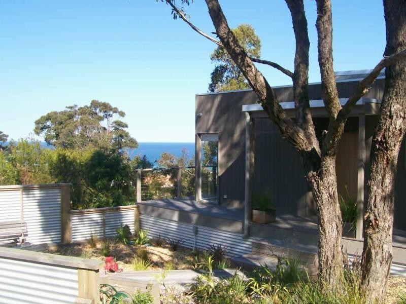 64 Ocean View Parade, Lakes Entrance VIC 3909