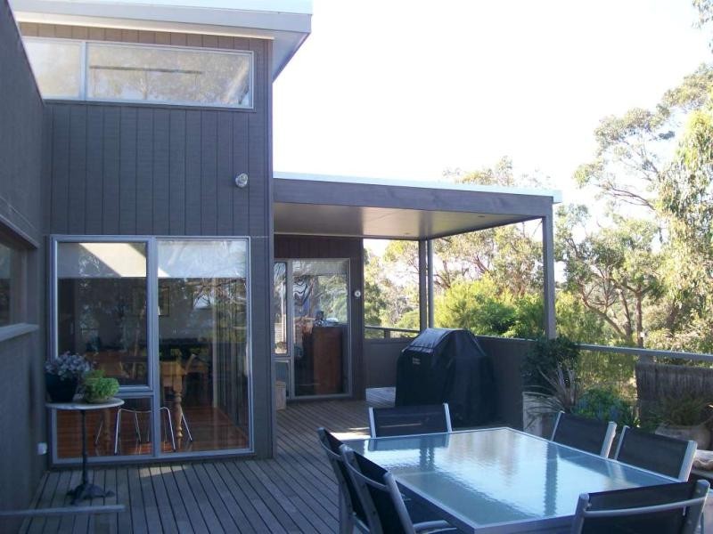 64 Ocean View Parade, Lakes Entrance VIC 3909