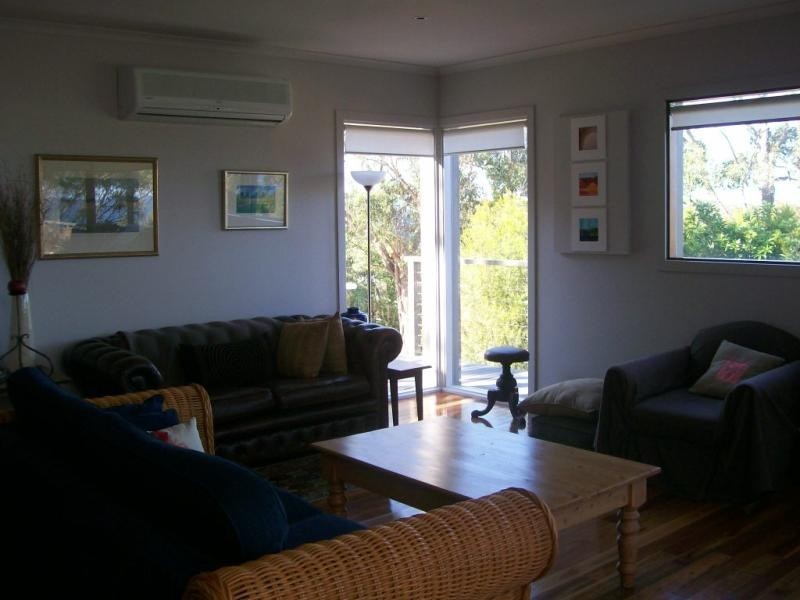 64 Ocean View Parade, Lakes Entrance VIC 3909