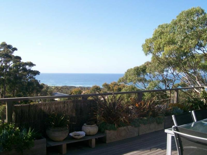 64 Ocean View Parade, Lakes Entrance VIC 3909