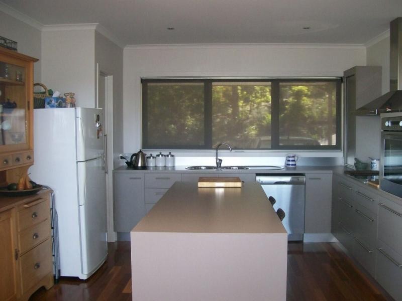 64 Ocean View Parade, Lakes Entrance VIC 3909