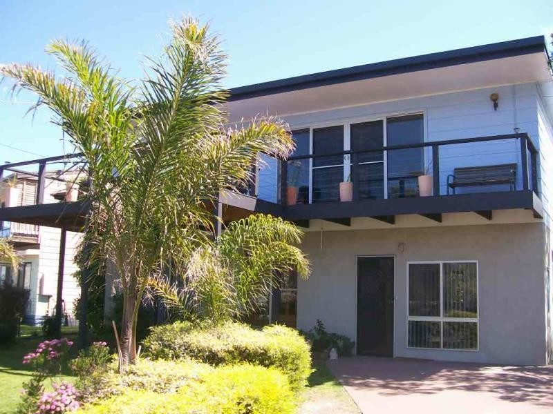 53 Ocean View Parade, Lakes Entrance VIC 3909