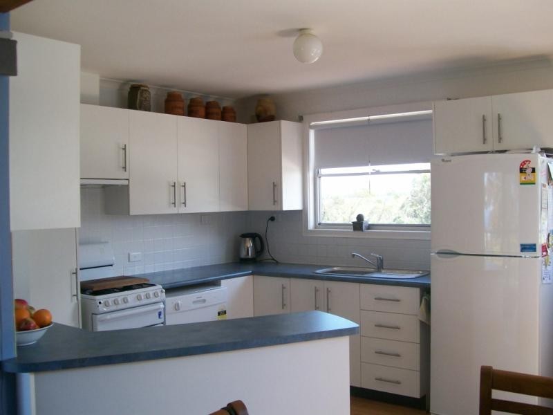 53 Ocean View Parade, Lakes Entrance VIC 3909