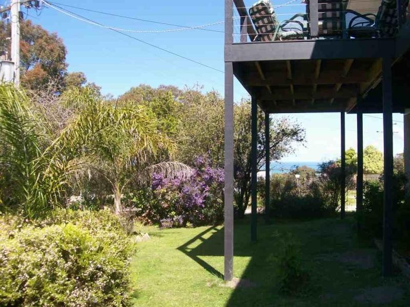 53 Ocean View Parade, Lakes Entrance VIC 3909