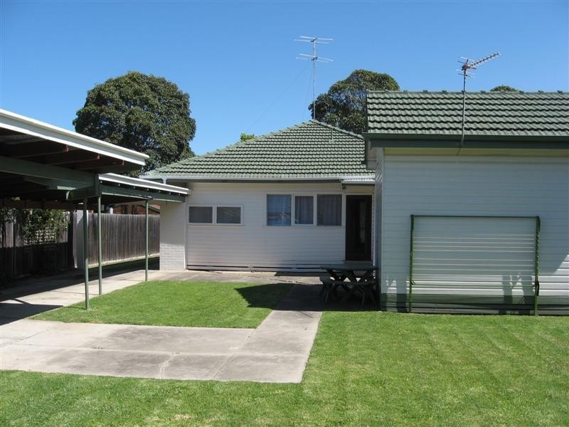 36 CARPENTER STREET, Lakes Entrance VIC 3909