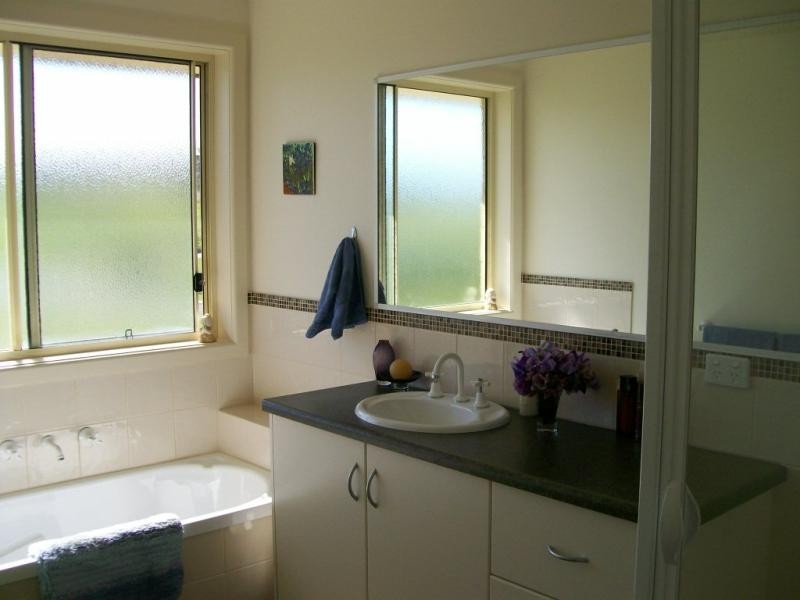 51 Lindamay Court, Lakes Entrance VIC 3909