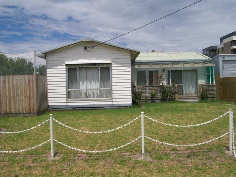 16 Marine Parade, Lakes Entrance VIC 3909