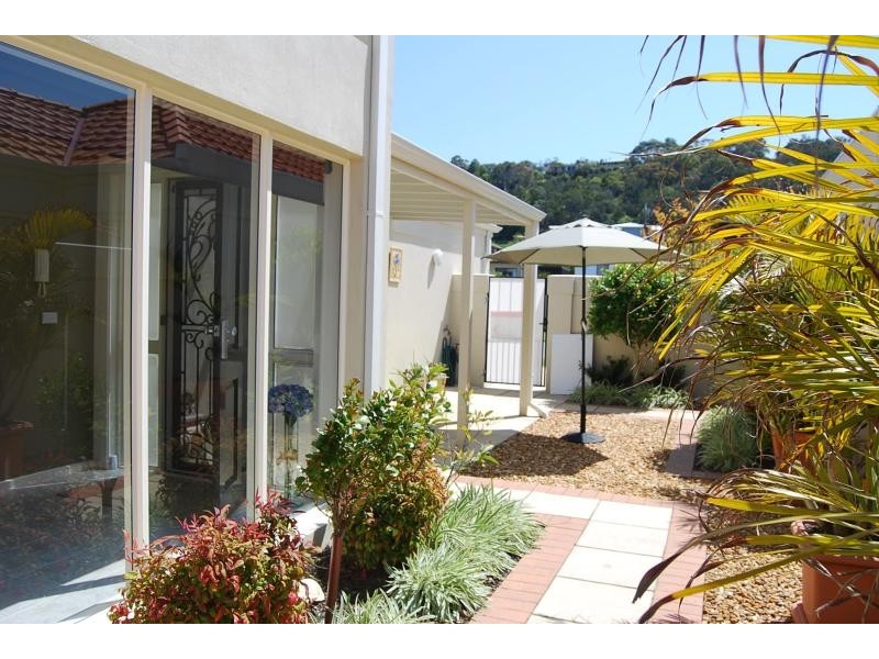 Unit 8/122 Golf Links Road, Lakes Entrance VIC 3909