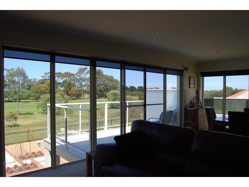 Unit 8/122 Golf Links Road, Lakes Entrance VIC 3909