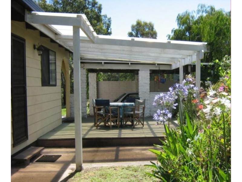 30 Loop Road, Lakes Entrance VIC 3909