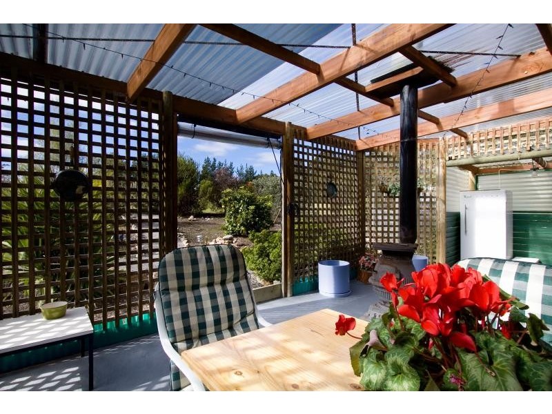 37 Mitchelson Court, Lakes Entrance VIC 3909