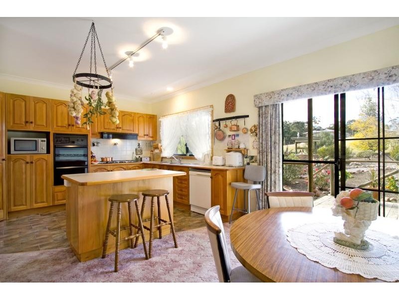 37 Mitchelson Court, Lakes Entrance VIC 3909