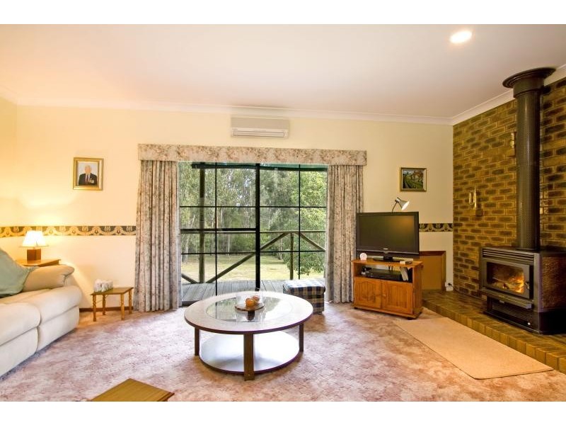 37 Mitchelson Court, Lakes Entrance VIC 3909