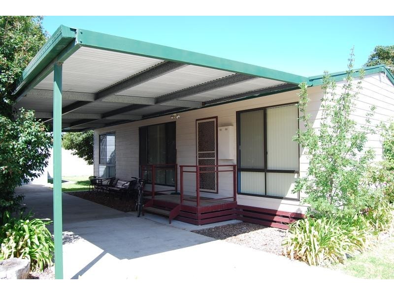 16 Fish Street, Lakes Entrance VIC 3909