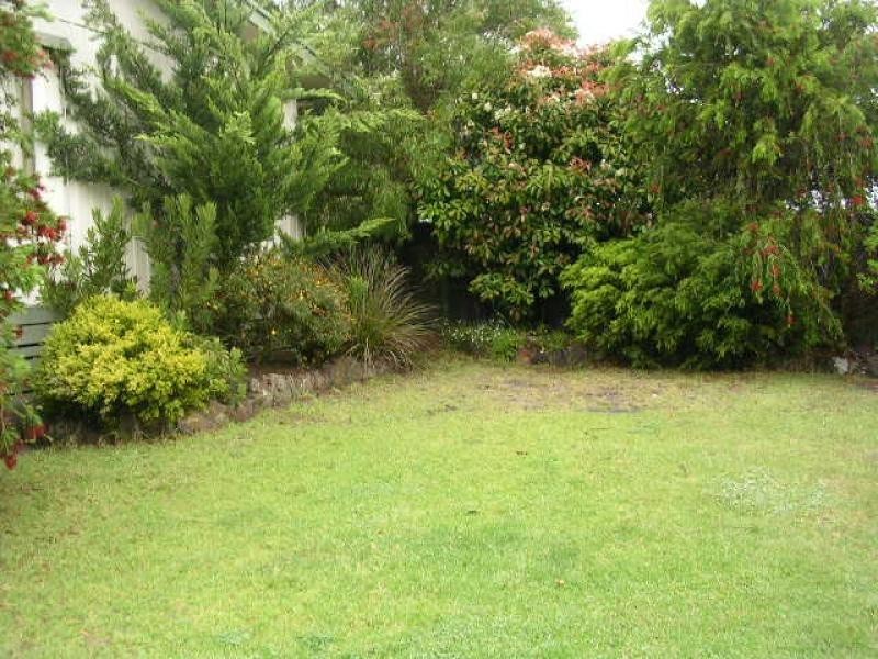 5 Capes Road, Lakes Entrance VIC 3909