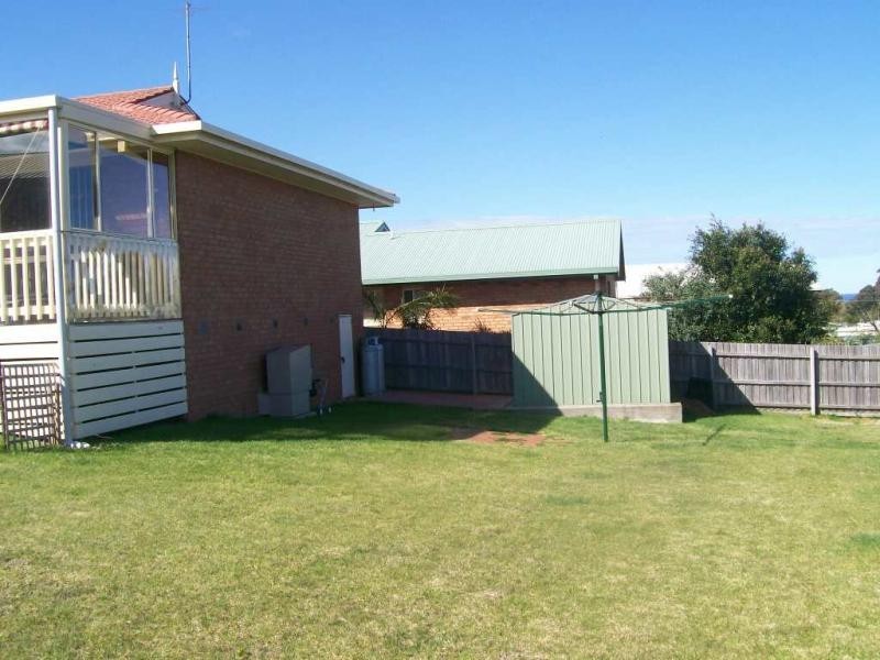 13 McCue Road, Lakes Entrance VIC 3909