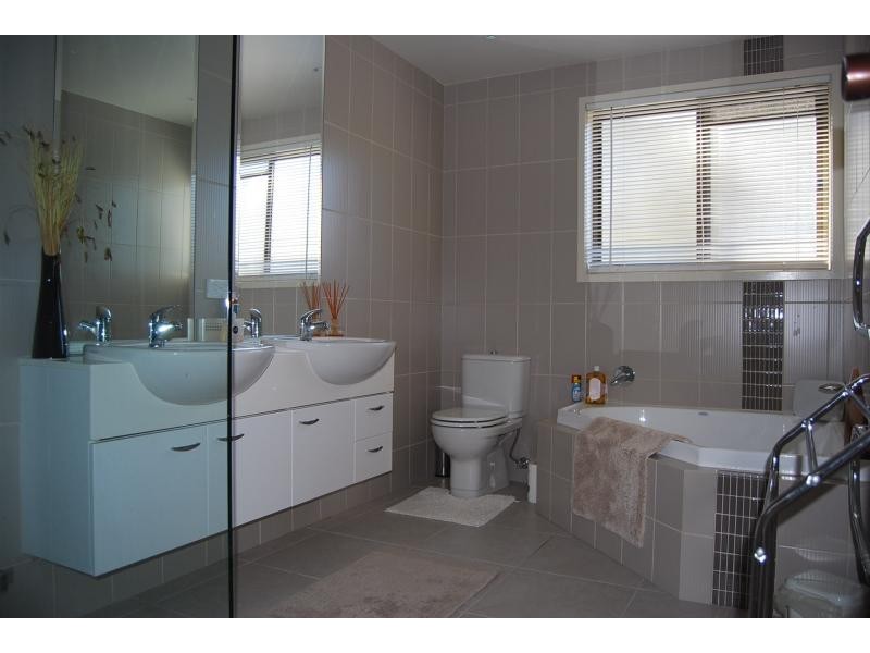 Lot 6/20 Secomb Close, Lakes Entrance VIC 3909