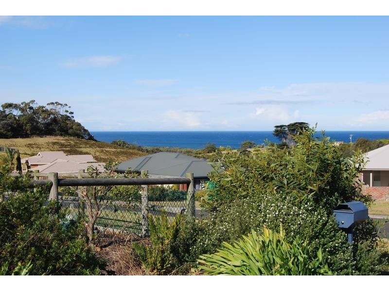42 Lindamay Court, Lakes Entrance VIC 3909