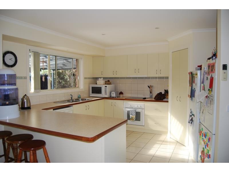 42 Lindamay Court, Lakes Entrance VIC 3909