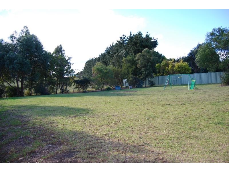 42 Lindamay Court, Lakes Entrance VIC 3909