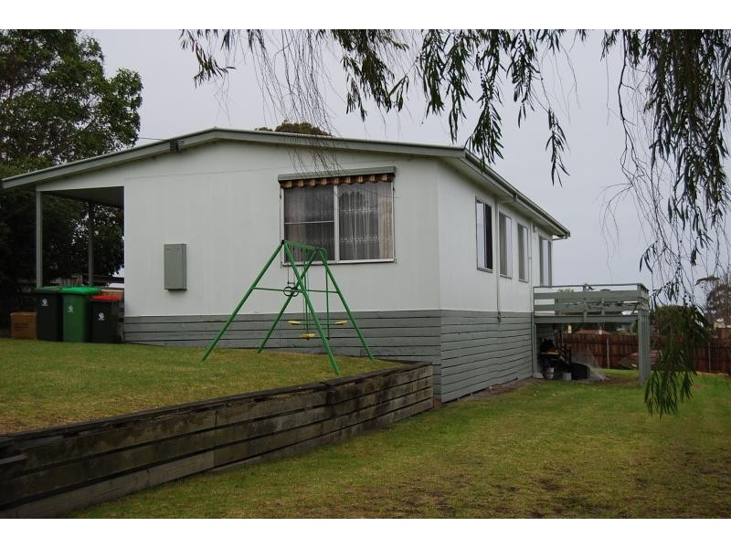14 GRANDVIEW ROAD, Lakes Entrance VIC 3909