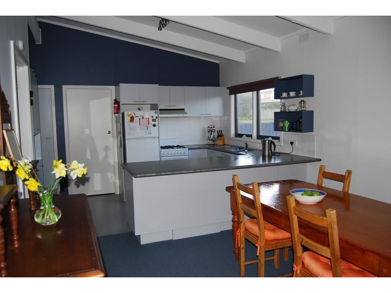 19 Hillcrest Way, Lakes Entrance VIC 3909