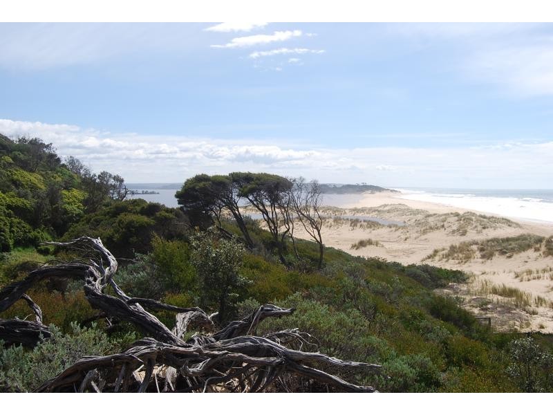 19 Hillcrest Way, Lakes Entrance VIC 3909