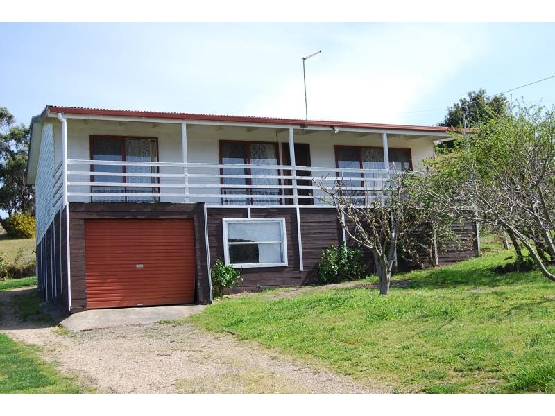 1 Outlook Avenue, Lakes Entrance VIC 3909