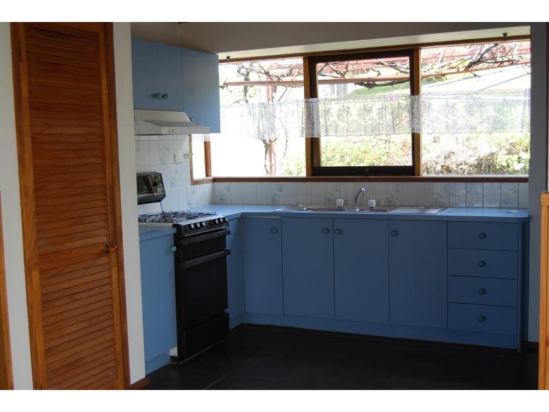 1 Outlook Avenue, Lakes Entrance VIC 3909