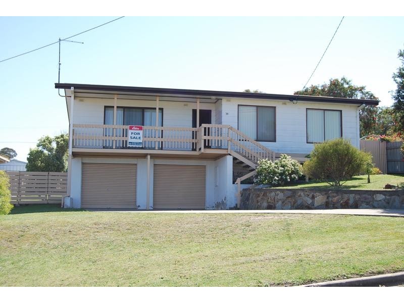 16 Lakeview Drive, Lakes Entrance VIC 3909