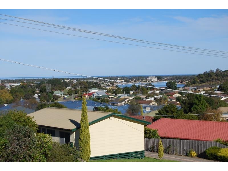 16 Lakeview Drive, Lakes Entrance VIC 3909