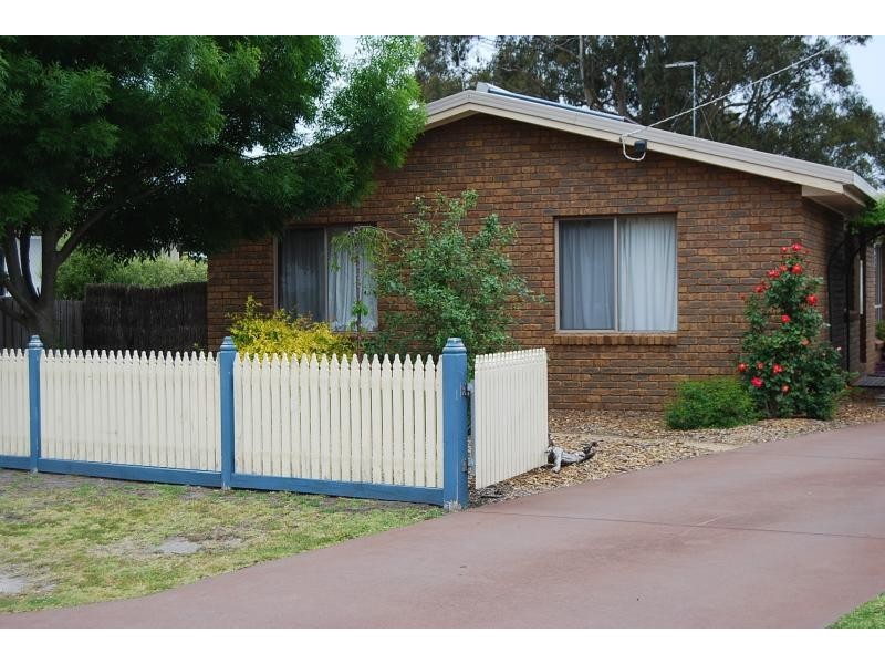7 Doyle Court, Lakes Entrance VIC 3909
