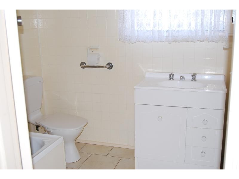 11 Phillips Street, Lakes Entrance VIC 3909